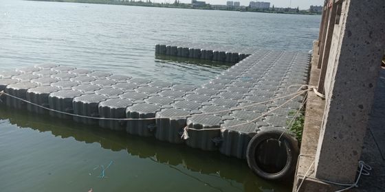 Łatwa instalacja Pontoon pływający trwały z niepoślizgową powierzchnią